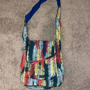 KAVU Feather Pattern Women's Crossbody Bag